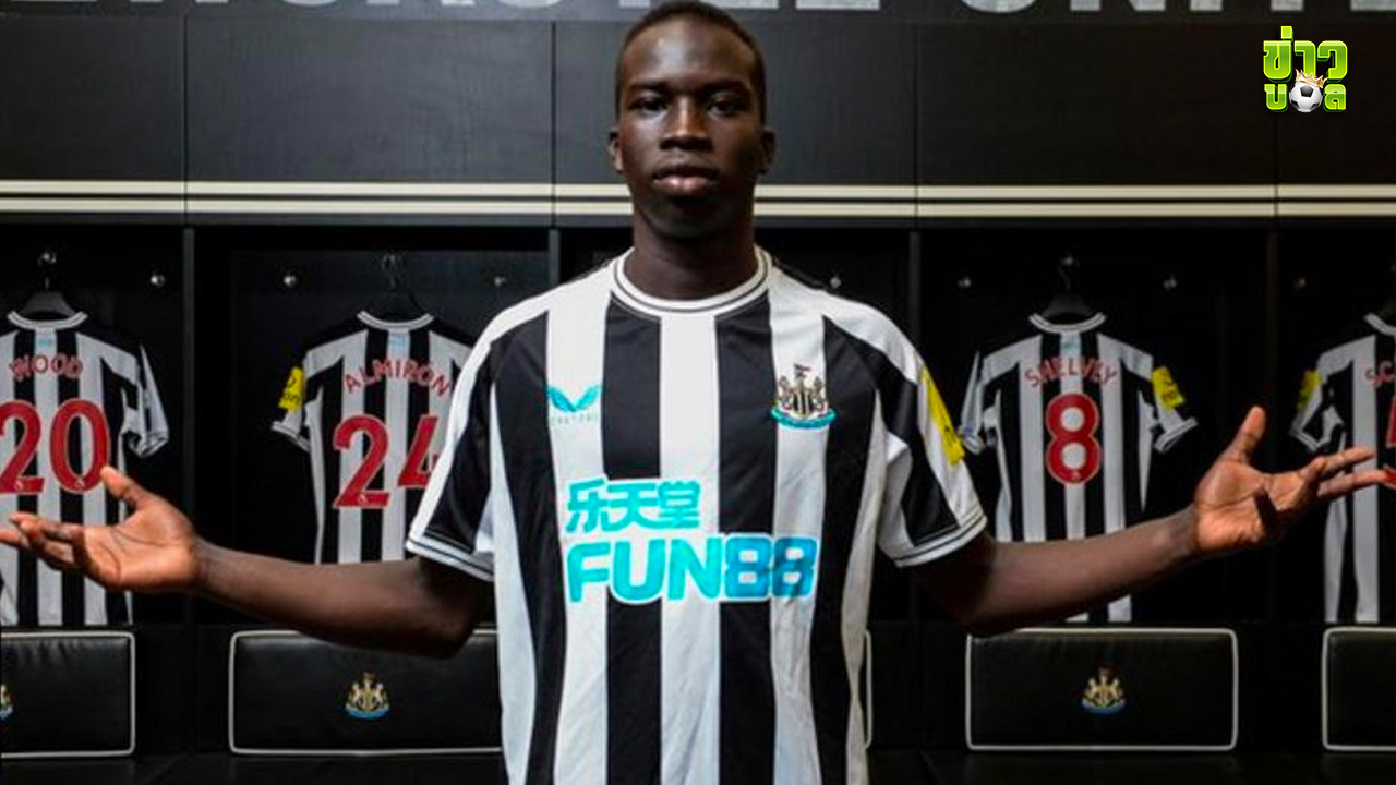Garang Kuol: Newcastle United ตกลงเซ็นสัญญากับกองหน้าชาวออสเตรเลียวัย 18 ปี